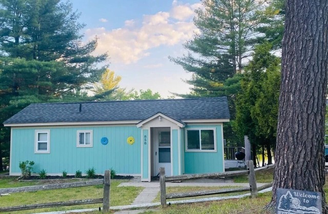 Traverse City 15 min to downtown, On-site Rentals, Pet Friendly, AC