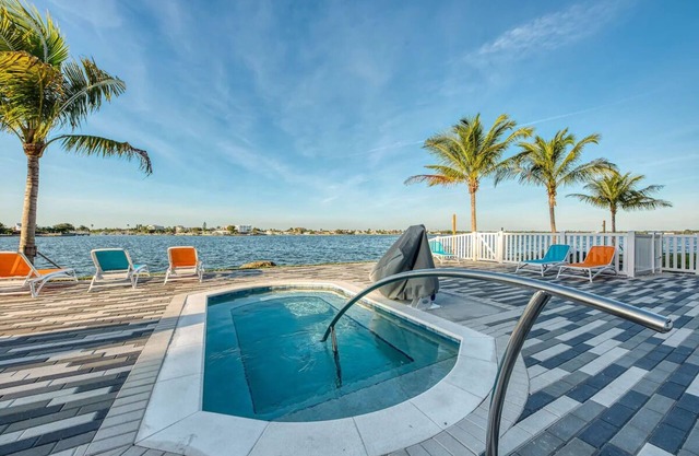 Treasure Island Waterfront Retreat – 3 Modern Suites with Kitchen & Balcony