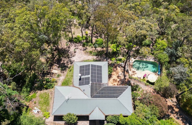 Tree Tops Woodford - Your Luxurious Bushland Retreat in Woodford
