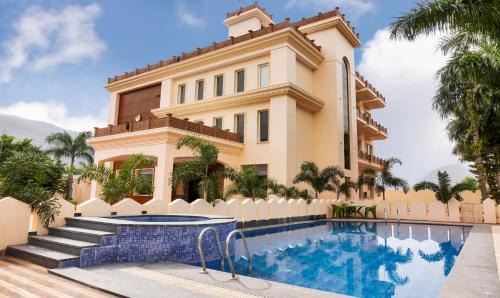Treebo Premium Royal Amar With Mountain View, with Swimming Pool