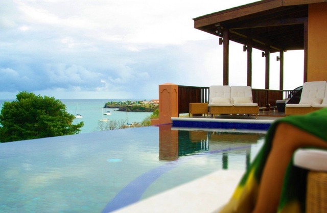 Treefrog Villa - 5 bedrooms overlooking the Ocean with resort access