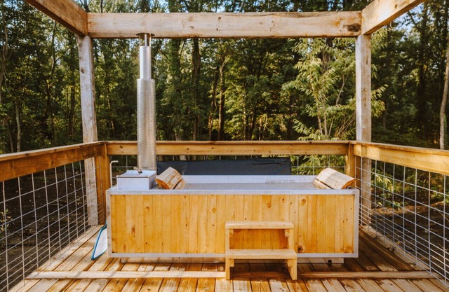 Treehouse 4 · Wander INN Treehouse with private hot tub