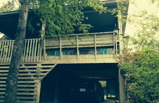 Treehouse OBX. Cozy cottage in family/pet-friendly neighborhood. Close to sound.