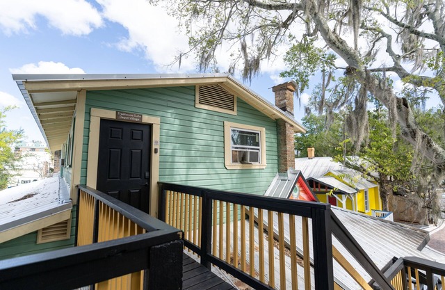 Treehouse Suite: Walk DNTN | Lux Apt | Pet Welcome