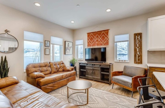 Trekker Townhome/Mountain Charm/New Floors!