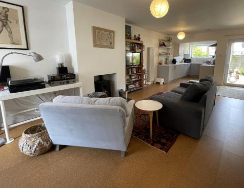 Trendy Easton Escape with Parking