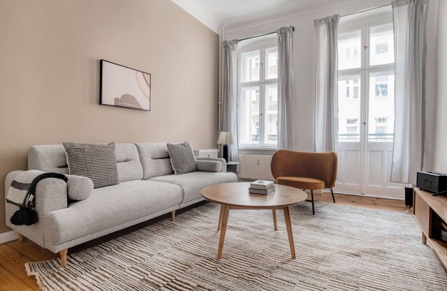 Trendy Friedrichshain 1BR nr Oberbaumbrücke, by Blueground