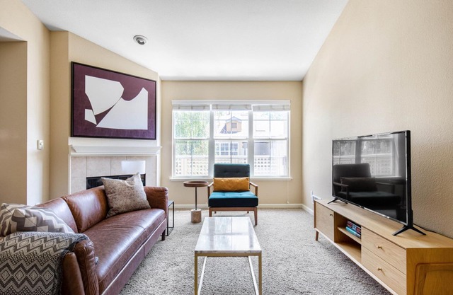 Trendy Santa Clara 2BR w/W/D, Gym, Pool, walk to Safeway, by Blueground