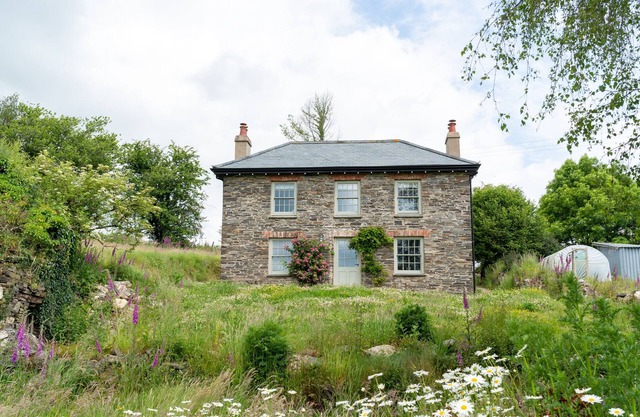 TREOVIS FARM, family friendly, with open fire in Kelly Bray
