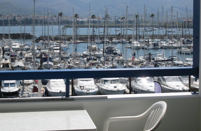 Tres Belle VUE SUR LE Port,parking Couvert,plage,piscine,wifi,climatisation
