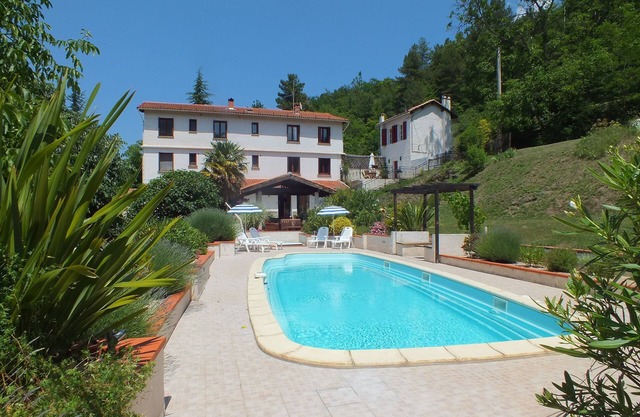 Tres Estelles @ La Chataigneraie - 2 bedroom appt with pool and mountain views