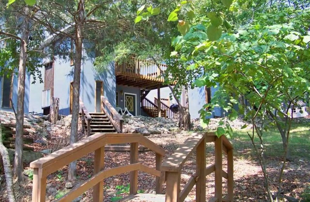 Tribesman Resort #20 - Renovated Cabin, Minutes to Silver Dollar, Great Location