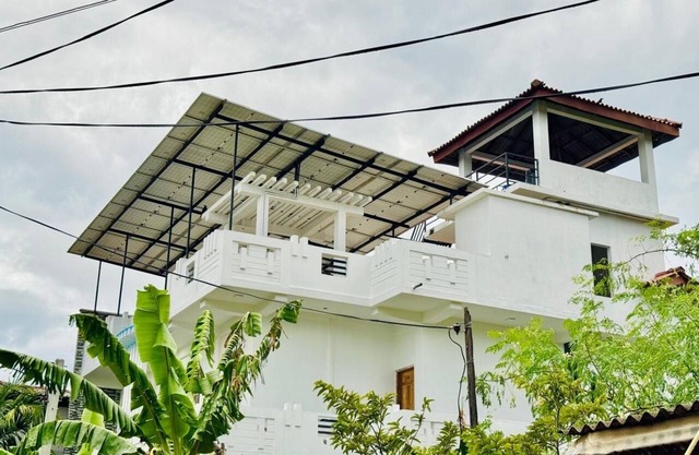 Trinco Town Family Guest House 4-bedroom bungalow in charming Trincomale with AC