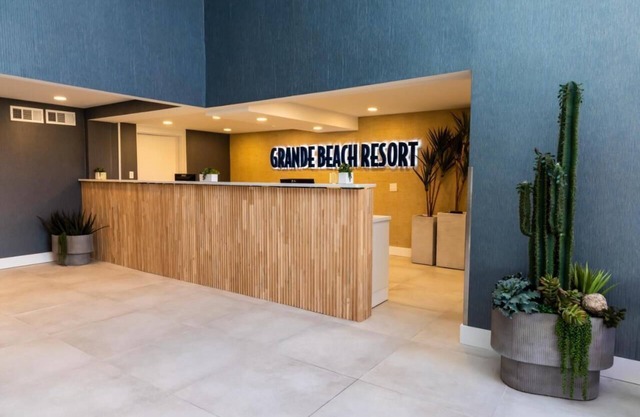 TRIPLE CORNER SUITE GRANDE BEACH RESORT