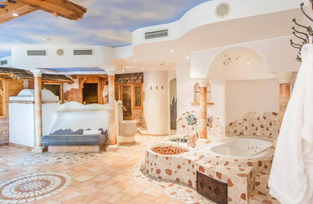 Triple room with shower or bath Bathroom, WC - Kirchenwirt, Hotel Gasthof