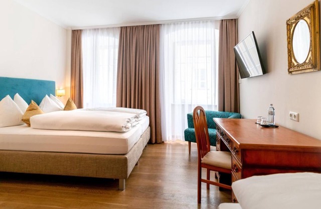 Triple room with breakfast - Hotel Trumer Stube