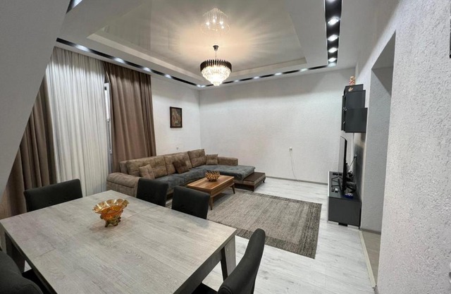 Tristanis House