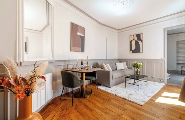 Trocadero Gem: Modern Apartment with Elevator