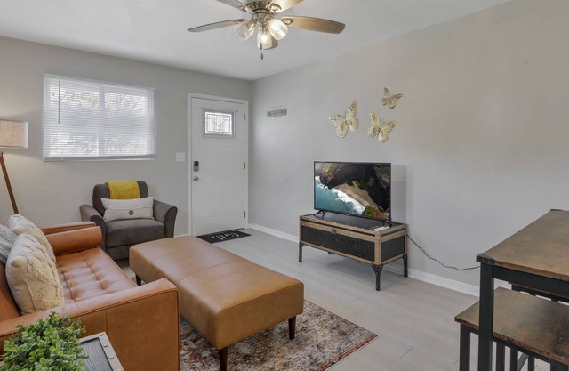 Trolley District Treasure/1 BR Apt