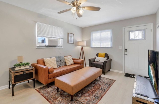 Trolley District Treasure 1 BR Apt!