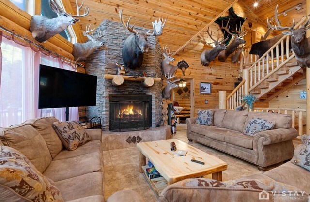 Trophy Room Retreat - Large Lodge Sleeps up to 15