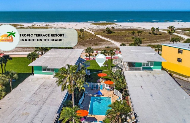 Tropic Terrace Suite #16 - Beachfront Resort