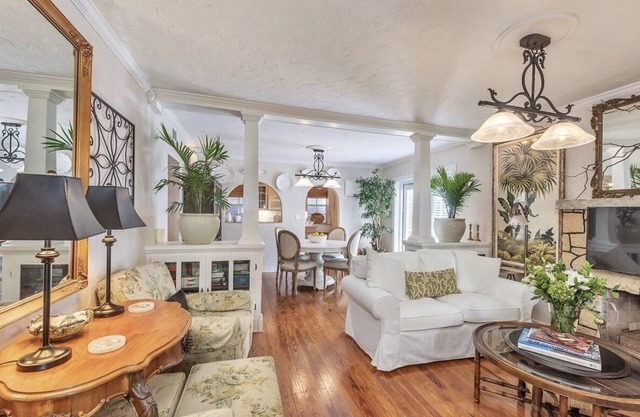 Tropical Designer House in the Heart of Antique Row WPBn5 min to the beach
