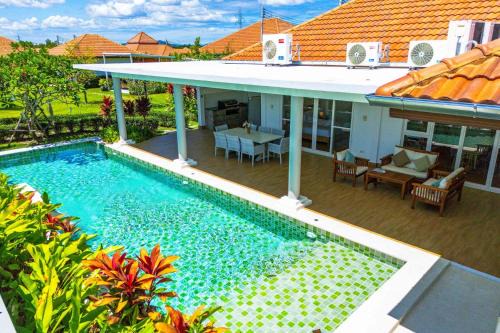 Tropical Family Villa with Pool Garden ML103