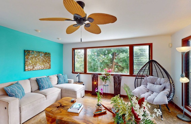 Tropical hideaway near Kehena Black Sand Beach with WiFi & washer/dryer
