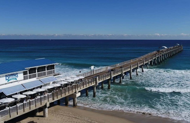 Tropical Maritime 1.5 mi to beach & 0.3 mi to downtown