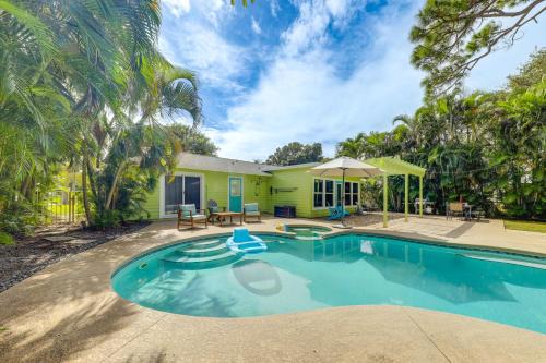 Tropical Pool Paradise 1 Mi to Downtown Stuart!