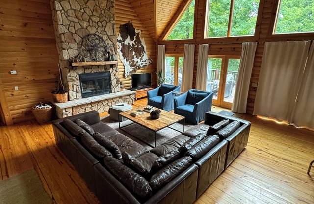 Trove of Trees Log Cabin in Mohican Area - 24+ wood acres
