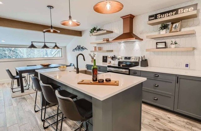 True Ski/Golf-in-Ski-Out-Modern Luxury-Hot Tub