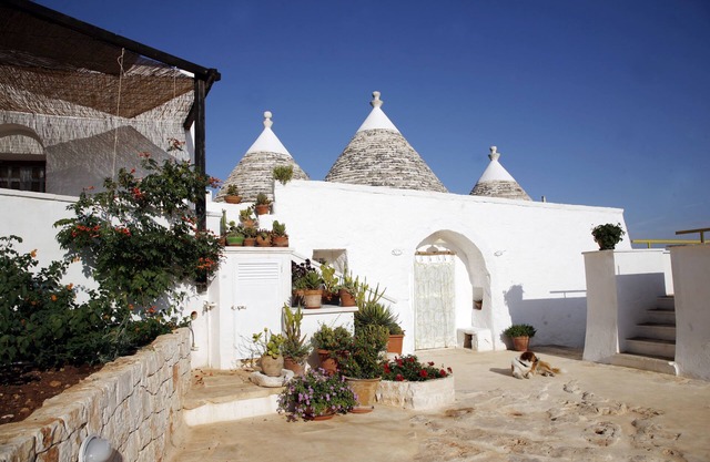 Trullo + Lamia, 10 minutes from the sea, pool with sea view