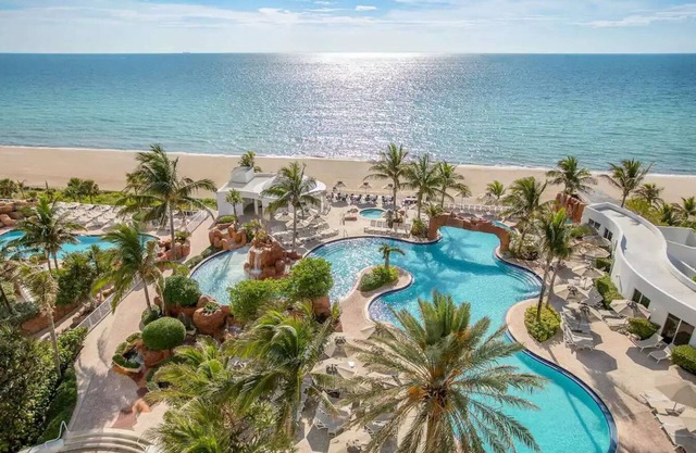 TRUMP Beach Resort - Stunning Beach Front