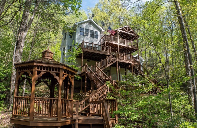 Tuckasegee Chateau - Private River Access with Rafting and Tubing!