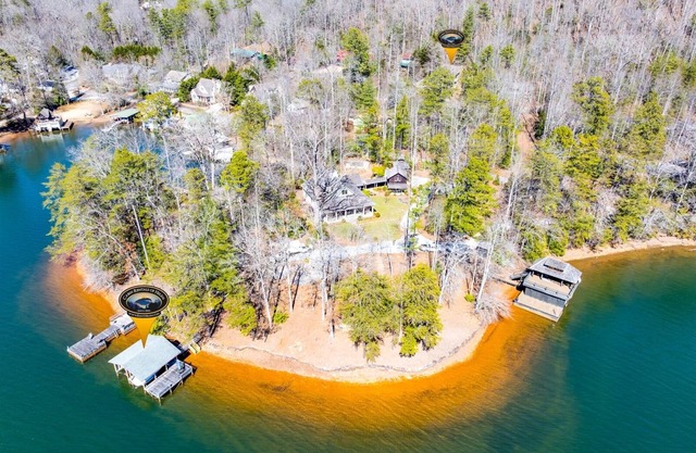 Tuckaway Cottage – Secluded Romantic Cottage