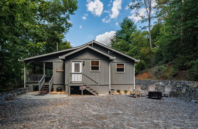 Tucked Away Smoky Mountain Cabin