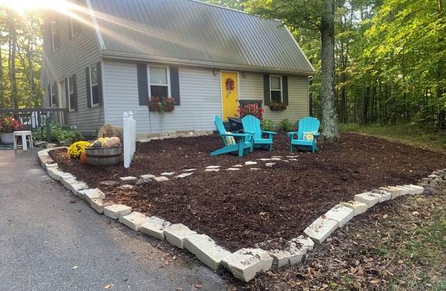 Tucked Awayn3-bedroom Fish Creek cottage. Two miles from Peninsula State Park.