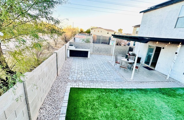 Tucson two story 4BR 2.5BA house close to airport & major attractions Sleeps 8
