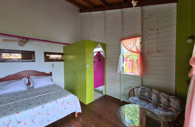 TURTLE COTTAGE - 2 bed 2 bath self catering Cottage