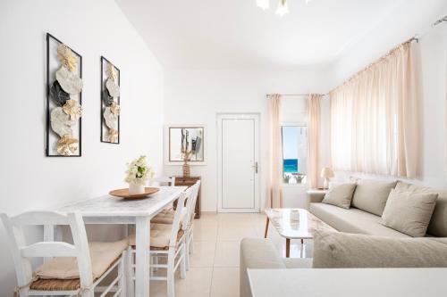 Turtle Cove Cottage, Beachfront