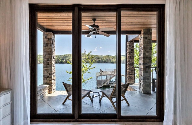 Turtlehead - Absolutely Stunning Lake Keowee Waterfront Home