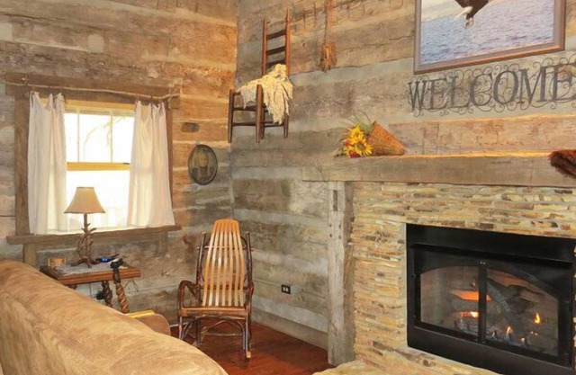Twin Oaks Antique Cabin by Garden of the Gods in the Shawnee National Forest