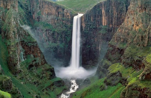 Twin Peaks Cottages and Horse Trekking