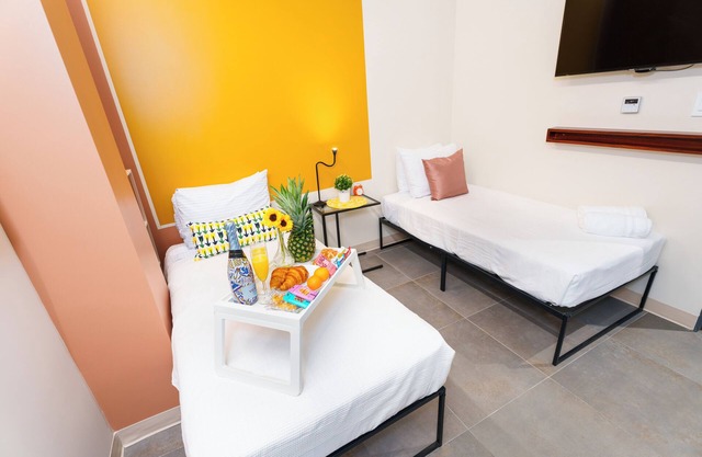 Twin Sisters @ Somos Hotel