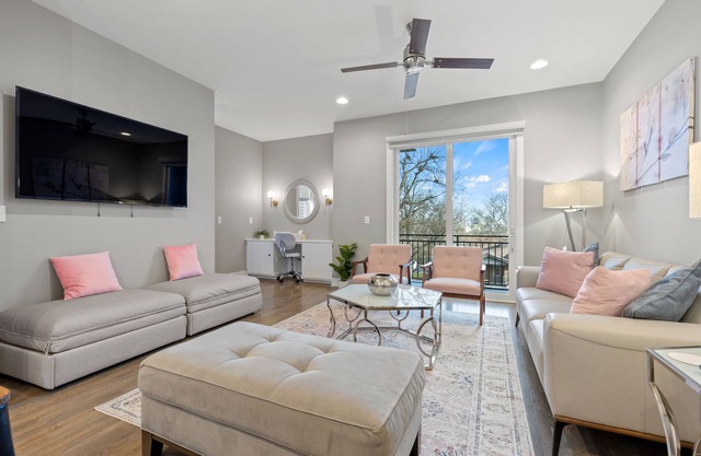 Twin Townhomes| 8BR + 8BA| Rooftop Views| Spacious