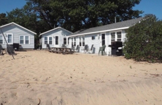 Two Bedroom Cabin On The Beach, sleeps 6