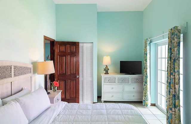 Two Bedroom ADA Suite at Grassy Flats Conch House
