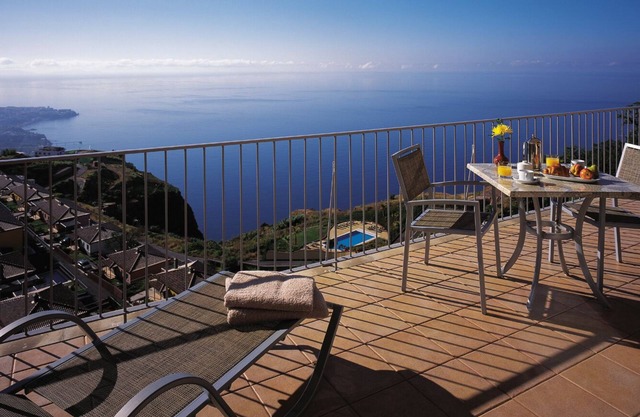 Two bedroom apartment with sea view at Village Cabo Girão- Free sport facilities